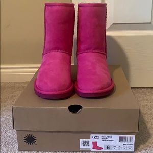 *Authentic* Pink Classic Short Ugg